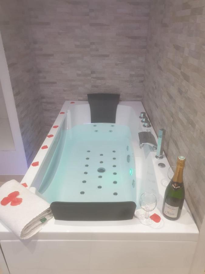 Spa Enzo Appartement Avec Jacuzzi Privatif Lião Exterior foto