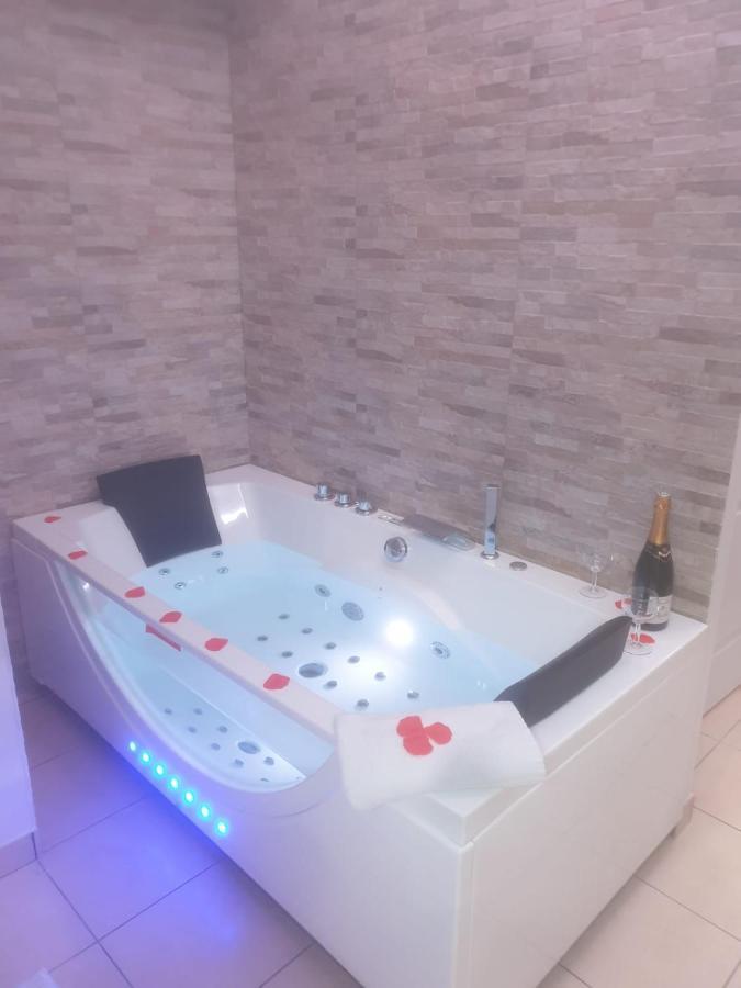 Spa Enzo Appartement Avec Jacuzzi Privatif Lião Exterior foto